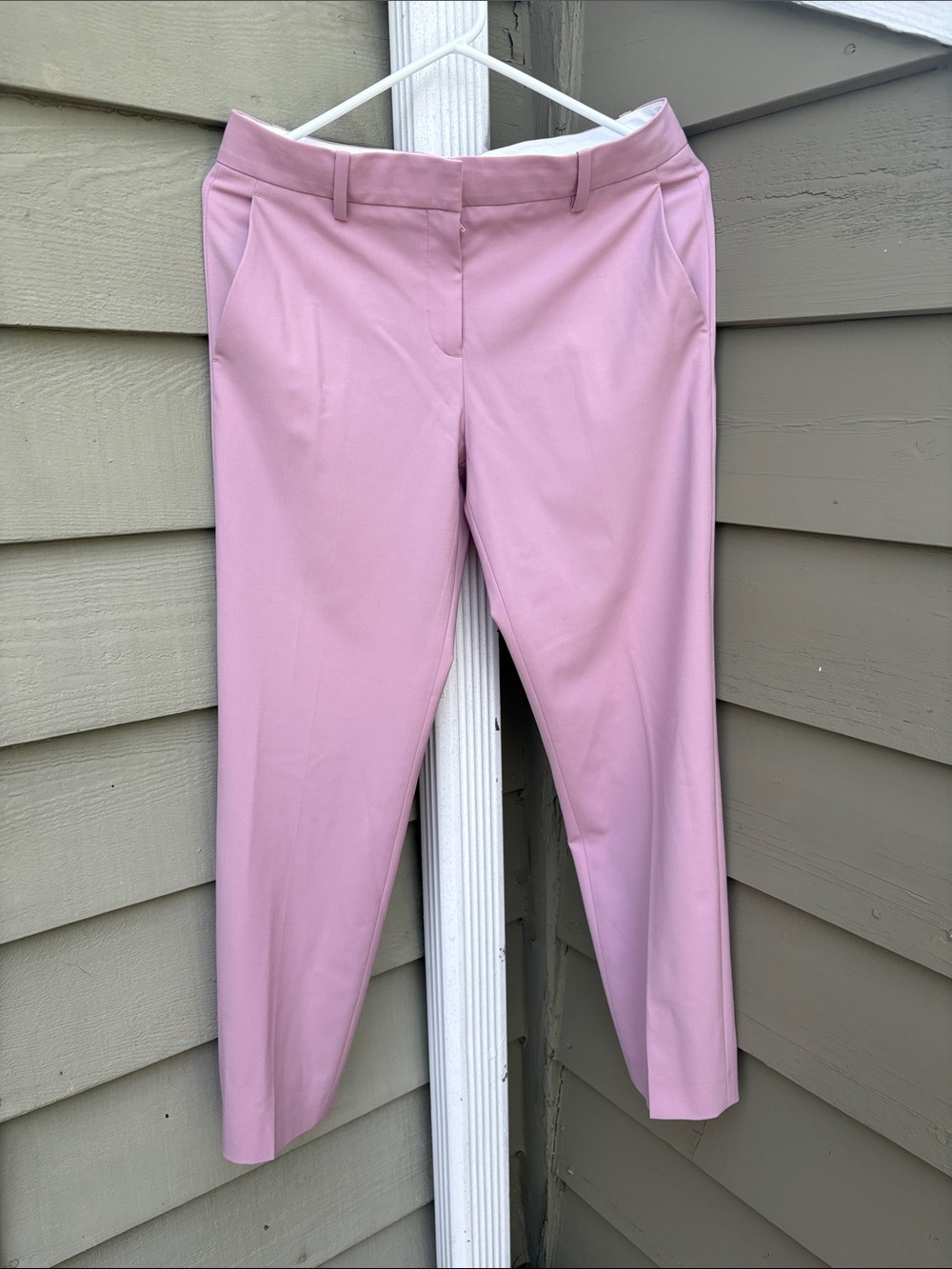 Theory Cropped Dress Pants in Dusty Pink. Sz 2 but can fit a 4. Beautiful